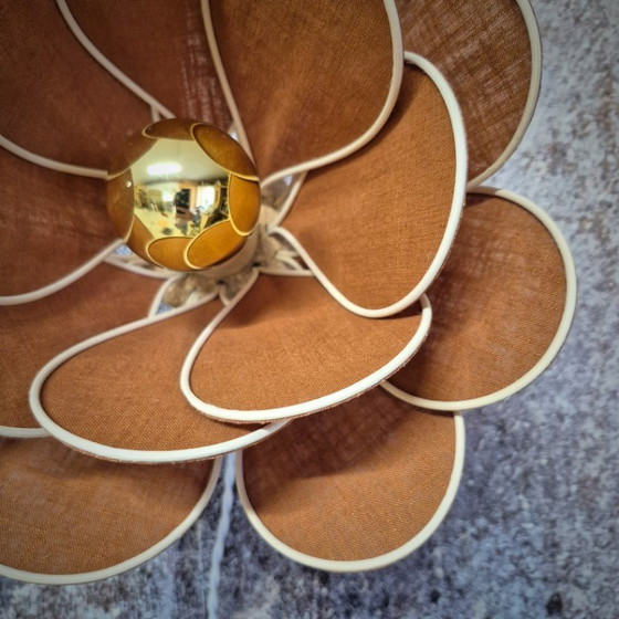 Image 1 of Applique murale fleur, modèle Nénuphar, 16 pétales en rotin et lin (teinte personnalisable)