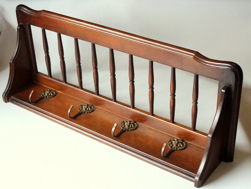 Armoire rockabilly en noyer des années 1950 avec étagère à chapeaux et 4 crochets en laiton - Vintage