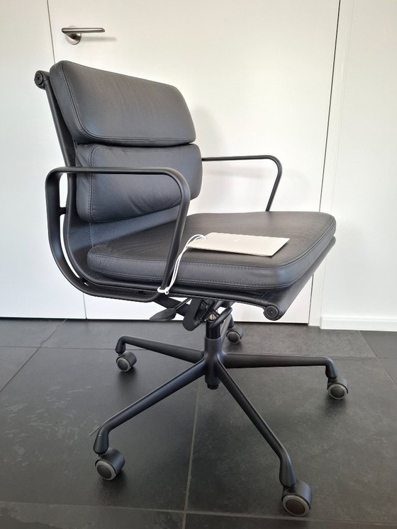 Bürostuhl: EA217 SOFT PAD Neu!!! – Vitra, Bürostühle, Leather, Plastic (photo 3 of 6)