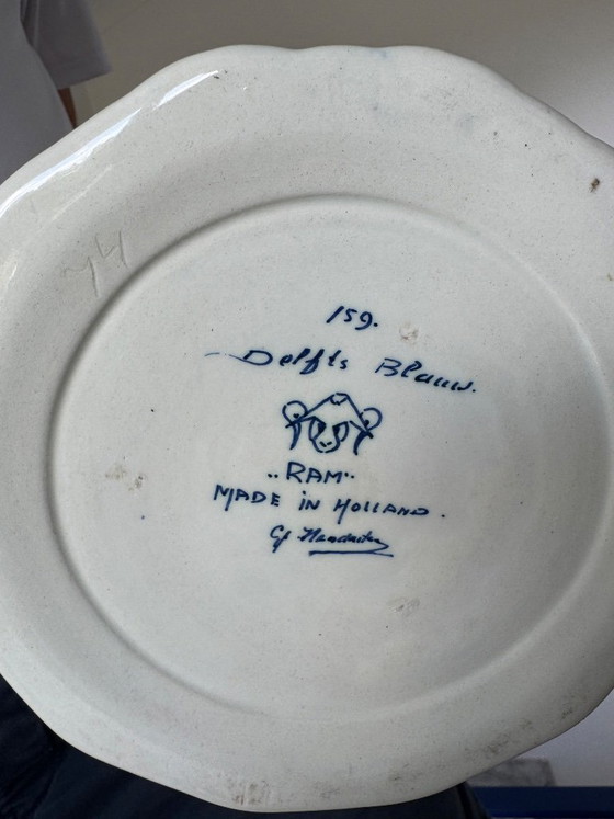 Gran jarrón con tapa, pintado a mano en azul de Delft, procedente de Plateelbakkerij RAM en Arnhem. (photo 3 of 7)