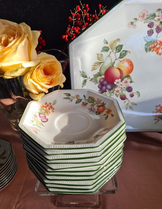 Image 1 of Servizio da tè e torta alla frutta fresca Johnson Brothers England con piatto da portata e petit four.