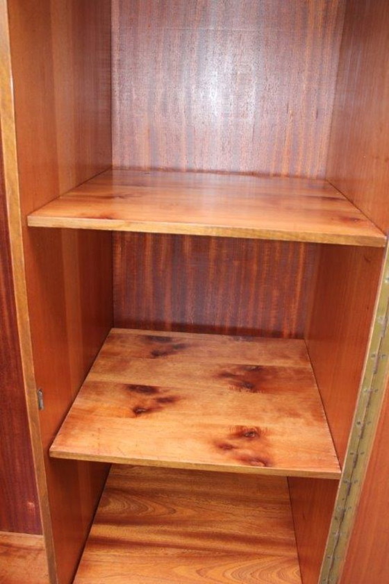 Image 1 of Vintage (jaren 30-50) 3-deurs houten kledingkast, 2x 1/3 leg en 1/3 hang