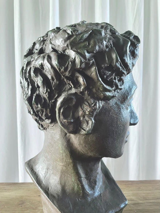 Image 1 of Terracotta bust with a bronze patina, inspired by antiquity, signed