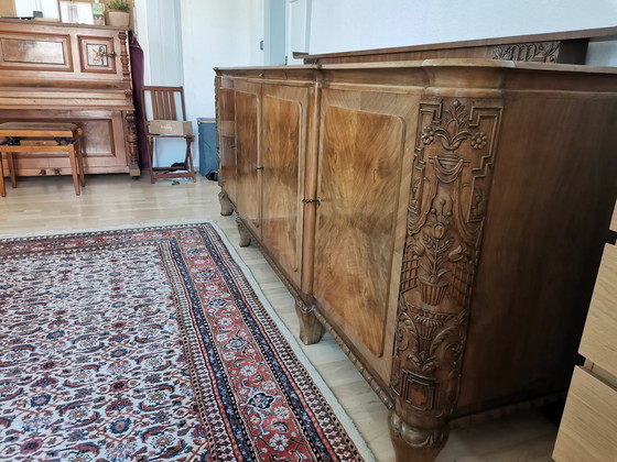 Image 1 of Armoire buffet en noyer caucasien env.1935