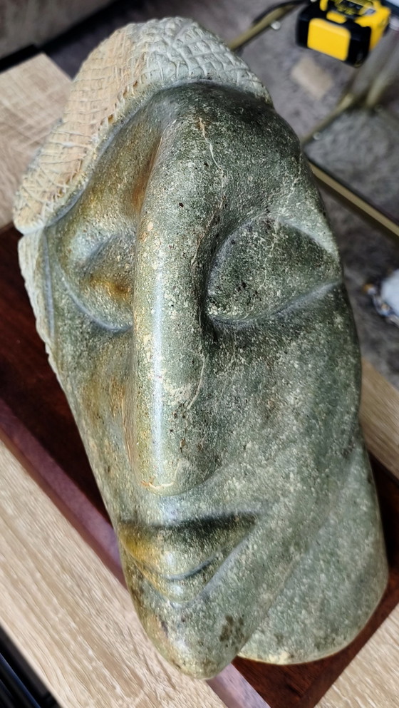 Chef-d'œuvre de Qualité Musée: La Sculpture de Serpentin Shona "De Griek" Unique (11,5 kg) – Stone, Wood (photo 6 of 15)