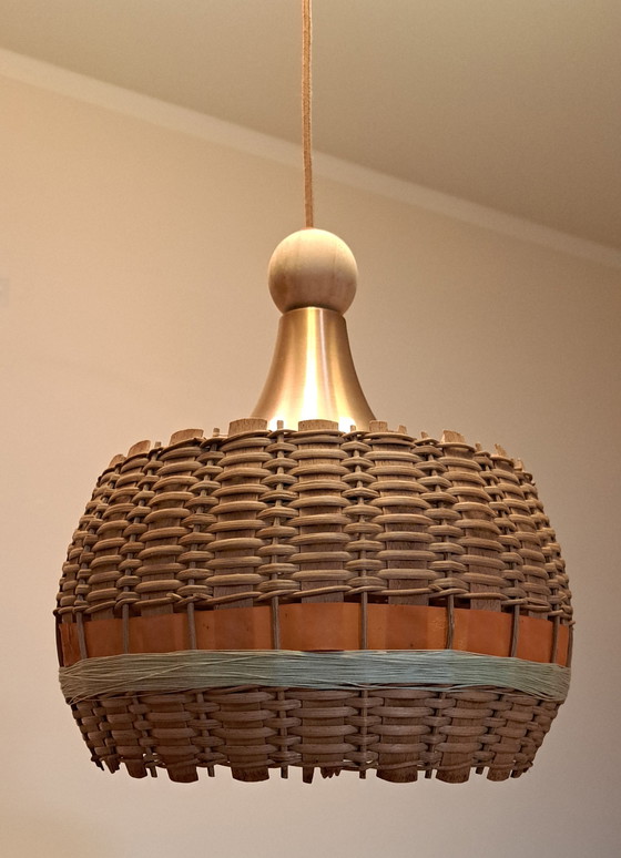 Image 1 of Lámpara colgante Doria, años 70, latón y teca, aspecto tejido, muy buen estado.