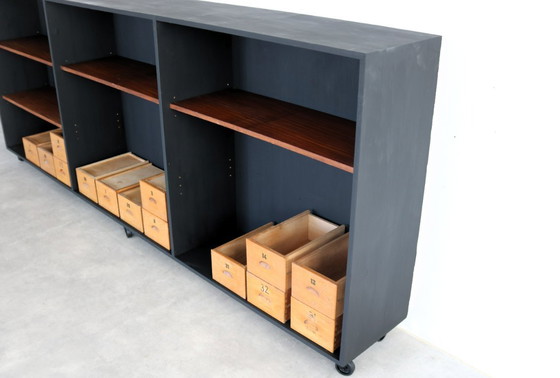 Image 1 of armoire scolaire vintage en bois avec bacs de rangement