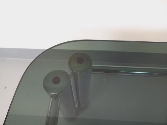 Image 1 of Vintage Italiaanse vierkante Space Age salontafel van gerookt glas en verchroomd metaal uit de jaren 70