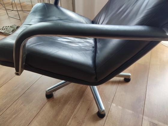 Artifort F141 Black Leather Swivel Armchair Geoffrey Harcourt – Metal (photo 12 of 13)