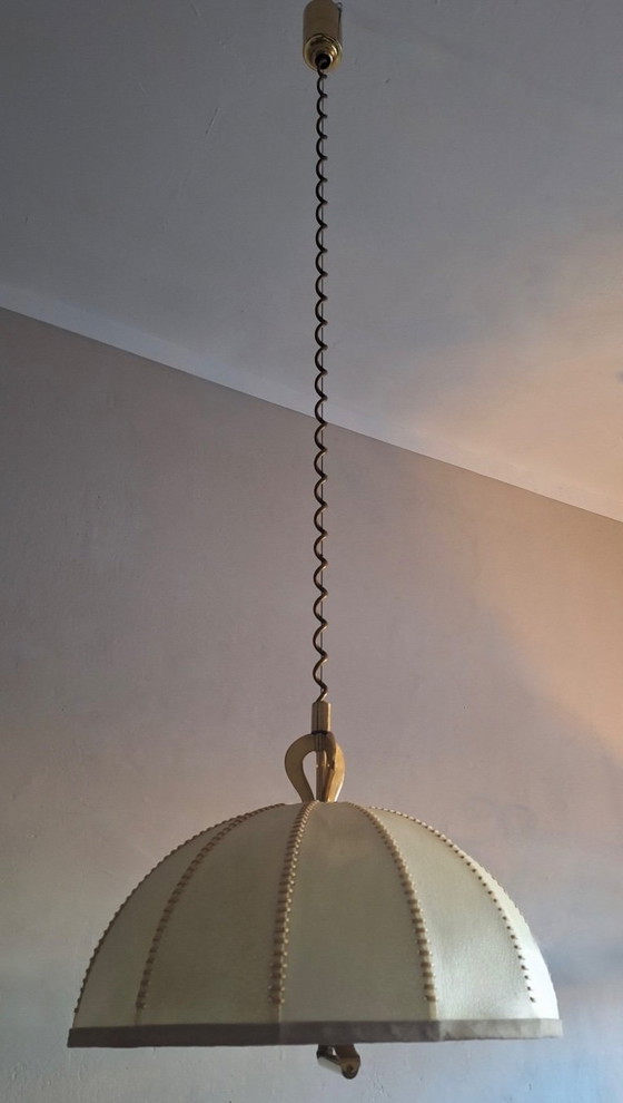 Image 1 of Grande lampadario italiano a bozzolo in pelle, pergamena e ottone, Italia anni '50
