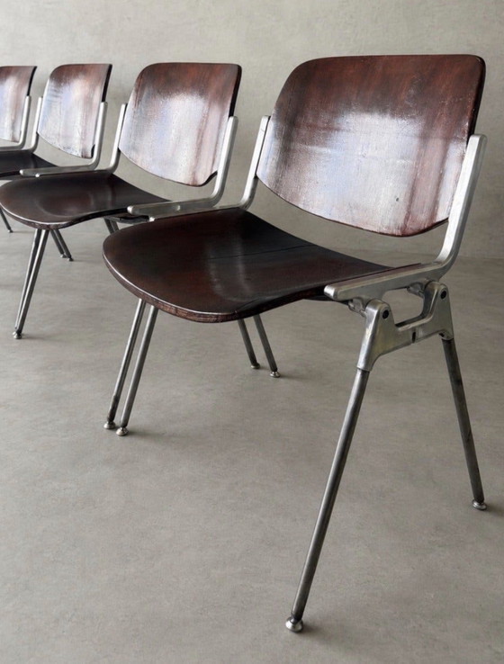 5 sedie Castelli vintage, in legno marrone, con una splendida patina. – Sedie da pranzo, Aluminium, Wood (photo 13 of 15)
