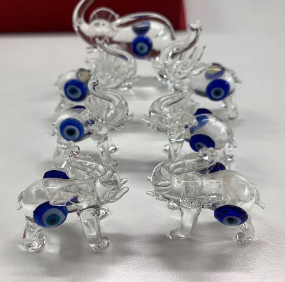 Image 1 of Famiglia di elefanti dagli occhi azzurri in confezione regalo