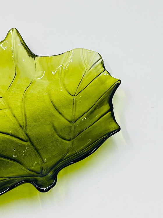 Image 1 of Vassoio portaoggetti vintage in vetro verde a forma di foglia, anni '70