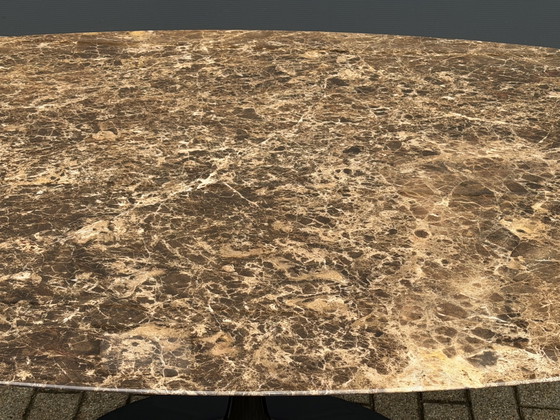 Mesa de comedor Knoll Tulip ovalada original (198x121 cm) Emperador brillante ¡¡En nuevas condiciones!! (photo 14 of 15)