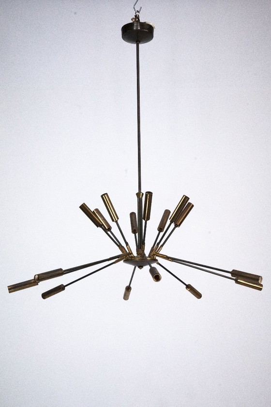 Image 1 of Rare lustre Sputnik en laiton à 16 bras de Stilnovo – 92 cm de diamètre – Italie, années 1950