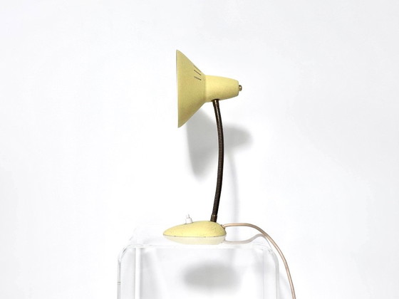 Lampada da tavolo vintage, Giallo pastello, anni '60, Lampade da tavolo, Metallo (foto 7 di 11)