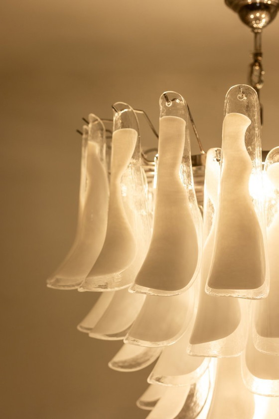 Image 1 of Lampadario in vetro di Murano bianco e traslucido. Contemporaneo