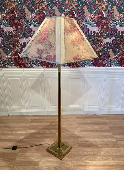 Stehleuchte im skandinavischen Design von 1950.