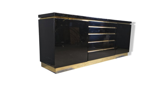 Image 1 of Dressoir van messing en lak, ontworpen door Jean Claude Mahey, jaren 70.