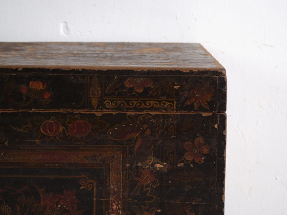 Baule antico dipinto in legno di pino – Cina, circa 1900 – Armadi contenitori, Iron (photo 39 of 40)