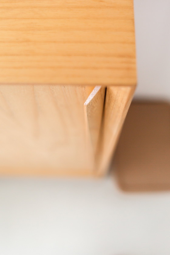 Image 1 of Mobile con ante scorrevoli dal design scandinavo