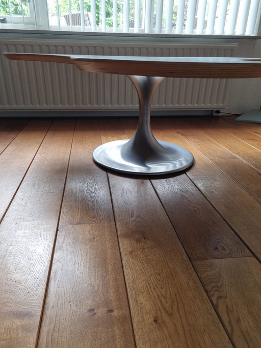 Table basse design à 3 pieds avec pied rond en acier inoxydable