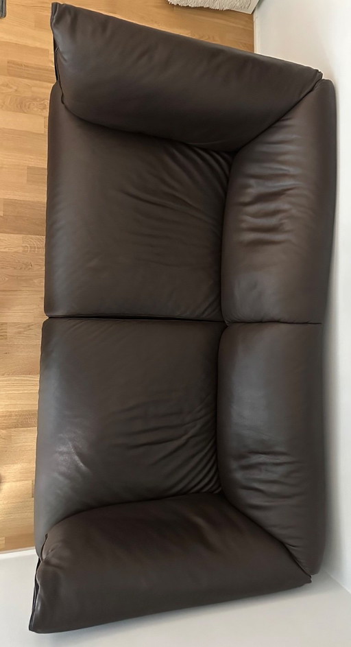 Poltrona Frau John-John leather sofa, original price approx. €11,000 – 2 zitsbanken (photo 2 of 5)