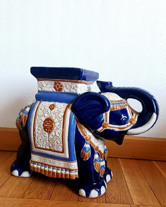 Image 1 of Blauwe keramische olifantenkruk of plantenstandaard