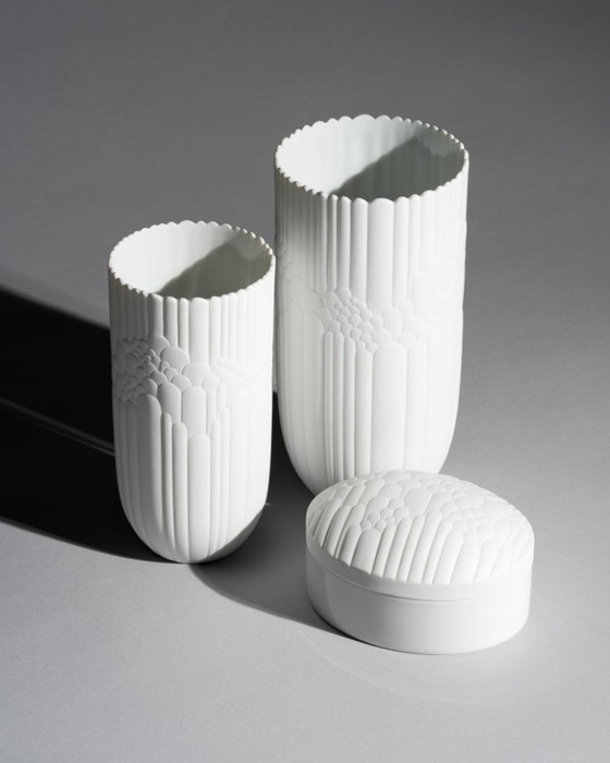 Image 1 of Rosenthal Anemone Porseleinen Trio Grote Vazen met Doos met Deksel van Rosemonde Nairac