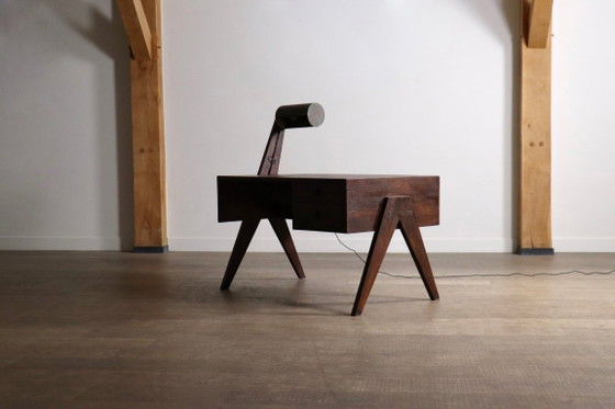 Bureau van Pierre Jeanneret met geïntegreerde lamp, Chandigarh, jaren 1950 – Wood (photo 14 of 18)
