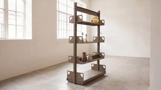 Image 1 of Étagère vintage à rebords Vago, design industriel milieu du siècle