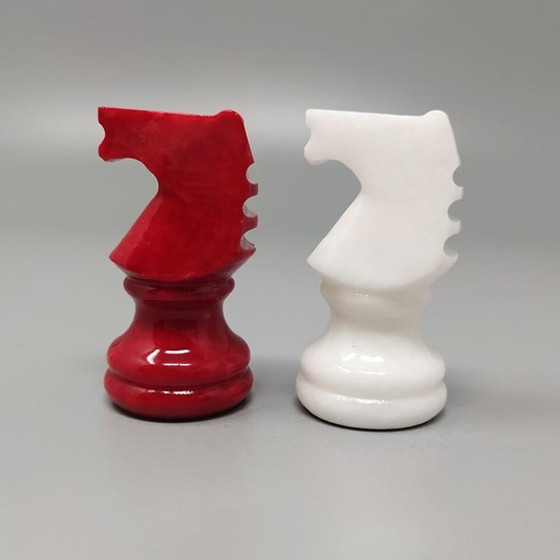 Image 1 of Italienisches Volterra-Schachset aus Alabaster aus den 1970er Jahren – selten in Rot und Weiß. Hergestellt in Italien.