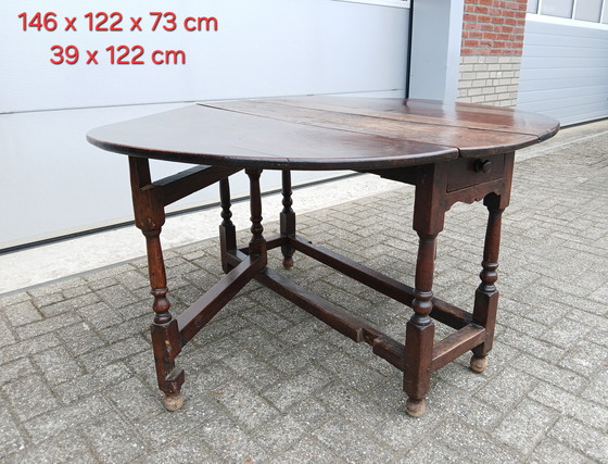 Image 1 of Antique English Gateleg Table from the 19th Century, Made of Solid Oak