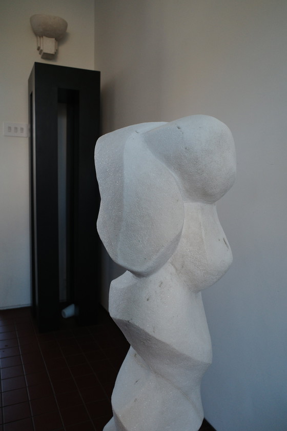 Image 1 of Stehende Granit-Stein-Skulptur