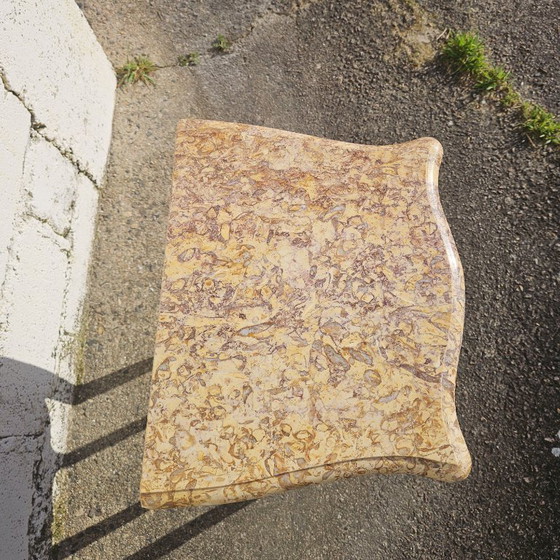 Image 1 of Comodino vintage francese intarsiato - Comodino in marmo e legno - Stile Luigi XV - Anni '70