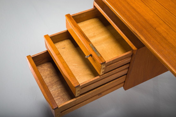 Image 1 of  Dänischer Teakholz-Schreibtisch von Peter Lovig Nielsen für Hedensted Mobelfabrik, 1974