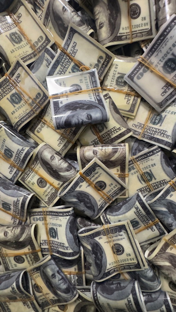 Muro de dinero de Ghost-Art – Esculturas, Other (photo 4 of 5)