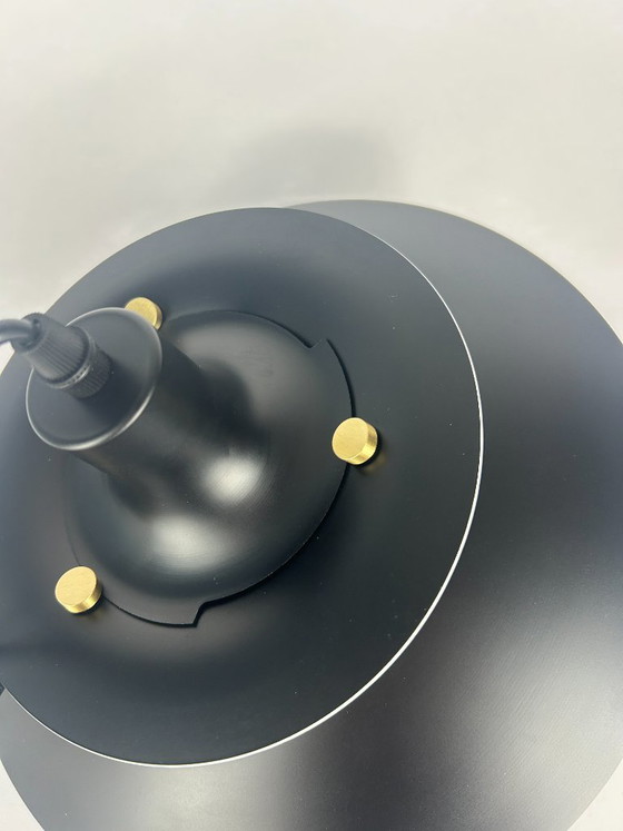 Louis Poulsen PH5 Hues of Black – Pendelleuchten, Aluminium, Brass (photo 5 of 7)