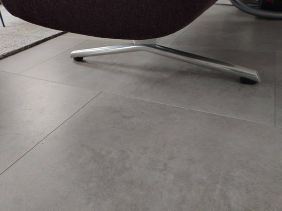 Image 1 of Sofá de tela Artifort Tara C736 con patas metálicas.