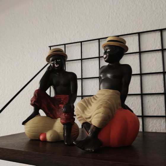 Image 1 of Coppia di statuine vintage di ragazzi dipinte a mano – 17 cm