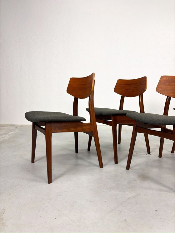 Image 1 of Set of Mid-Century Dining Chairs in Danish Design
