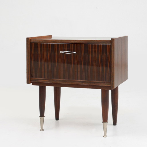 Mesita de noche vintage de madera con detalles cromados, Bélgica, años 60