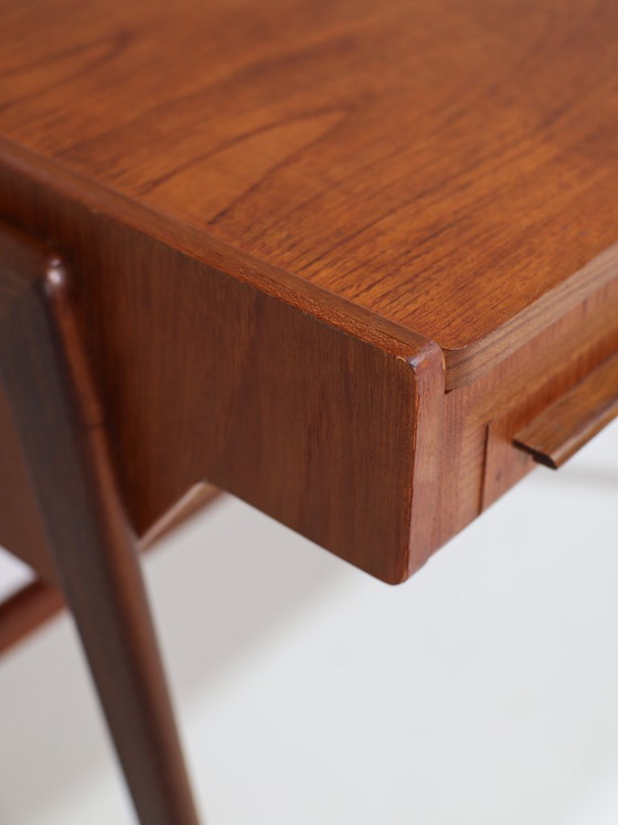 Image 1 of Tocador danés antiguo de teca de la década de 1960.