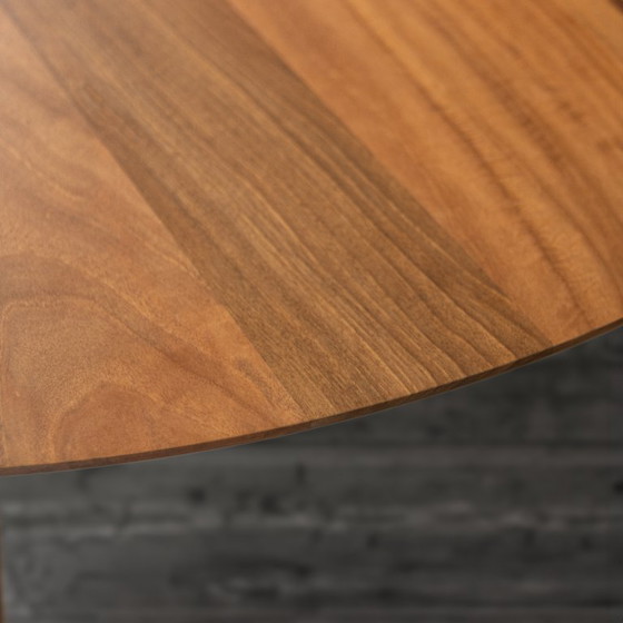 Image 1 of Mesa de comedor GREYGE KAI de nogal macizo – Diseño italiano hecho a mano