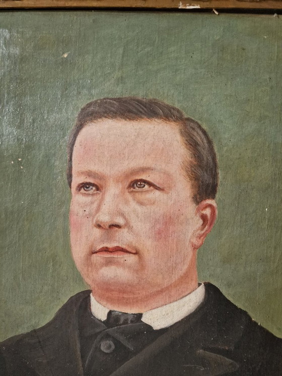 Image 1 of Portrait d'homme ancien cadre doré