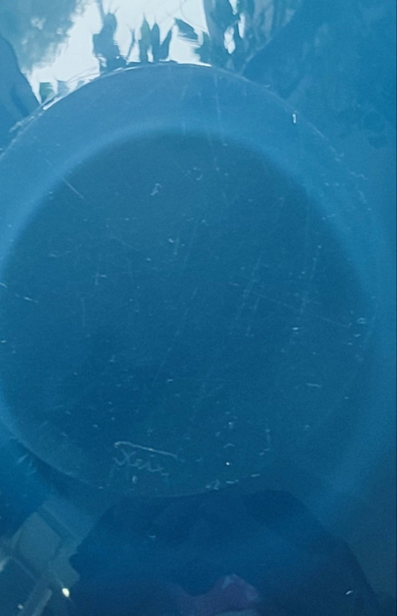 Image 1 of Gesigneerde asbak van kunstglas - vintage blauw ontwerp