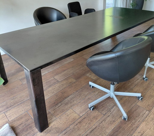 Stalen tafel, Zeus Design. BIG IRONY