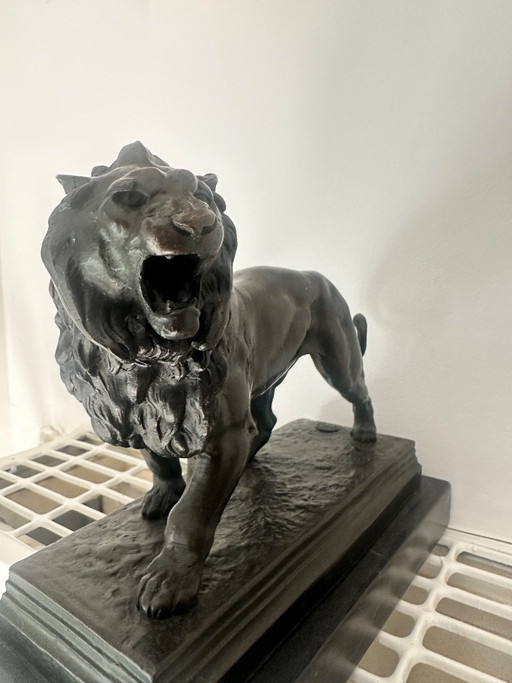 Lion en bronze 