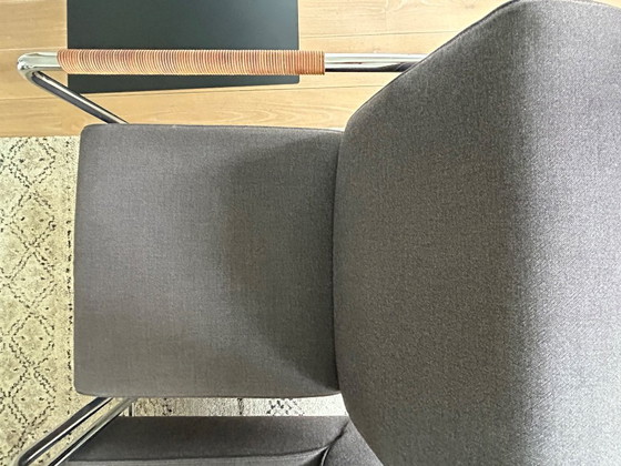 Image 1 of Chaise Minotti à structure tubulaire, lot de 2