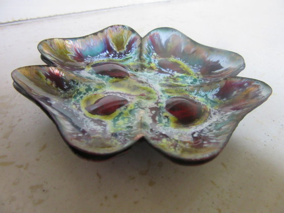 2 kleine geëmailleerde spelden-/sieradenbakjes, mid-century modern, ref. 290826 – Decoratieve objecten, Metal (photo 9 of 9)